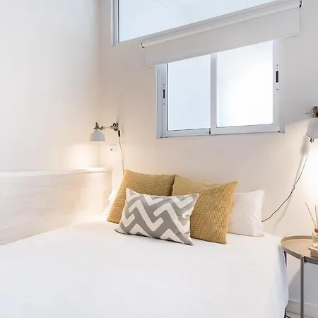 Cozy With Sunny Terrace In The Heart Of Gracia * Barcelona