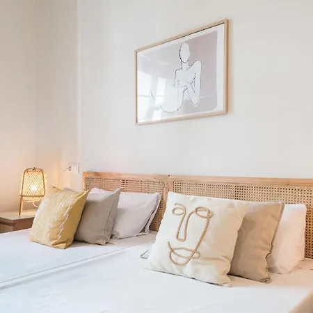 Apartment Cozy With Sunny Terrace In The Heart Of Gracia Barcelona