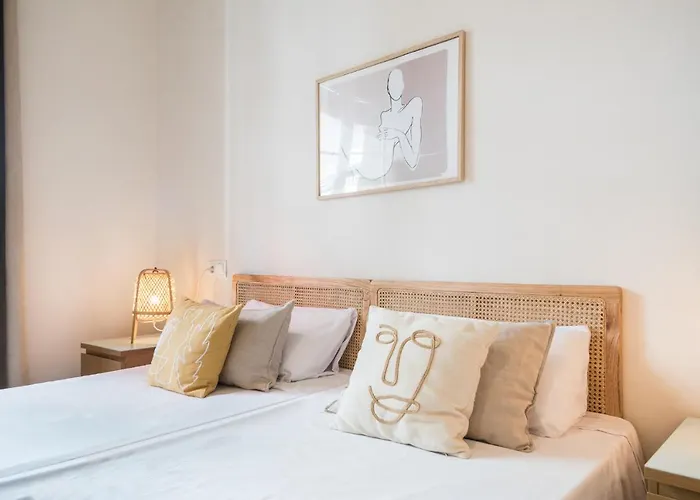 Lejlighed Sunny With Private Terrace In Gracia, Barcelona